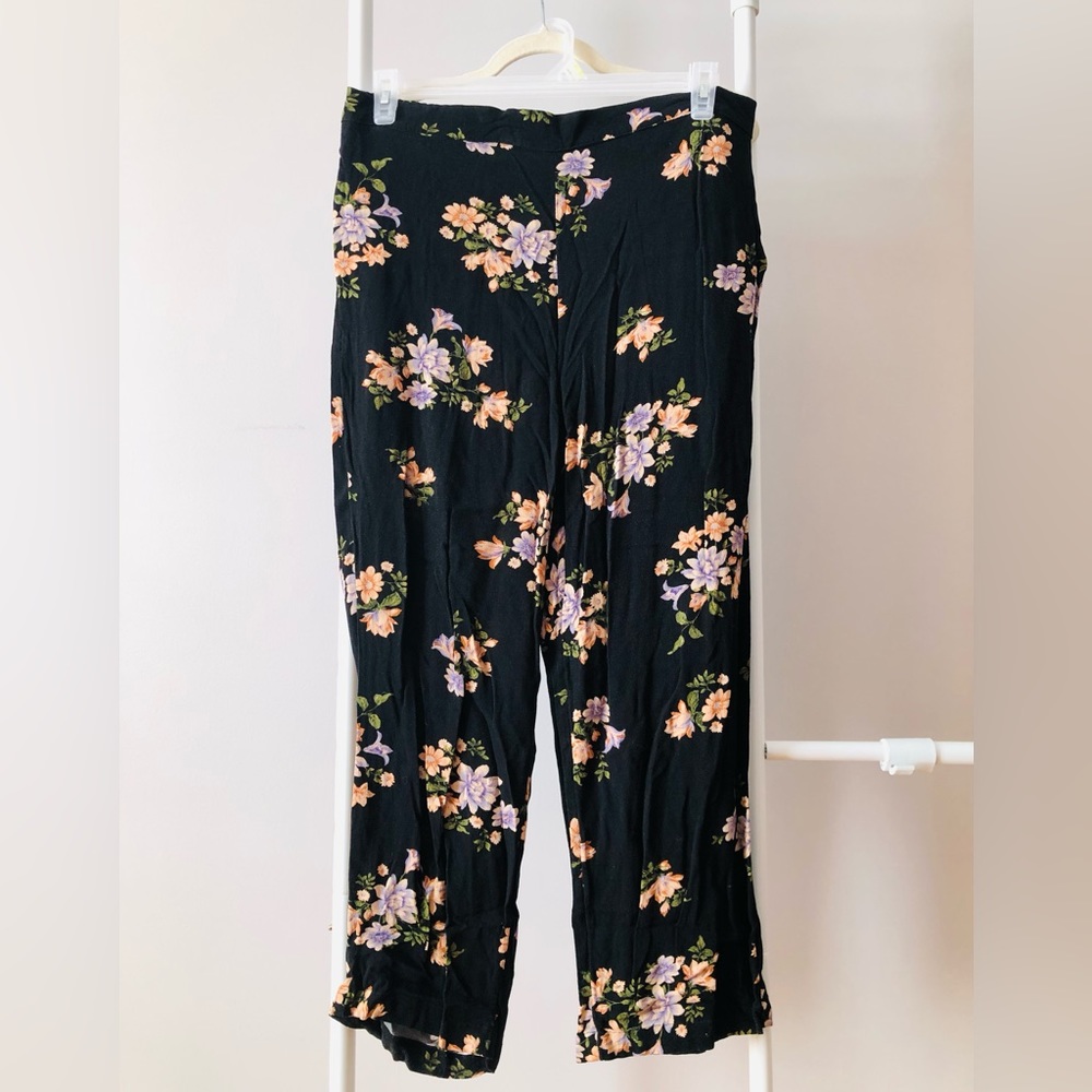 Flowy pants with flowers